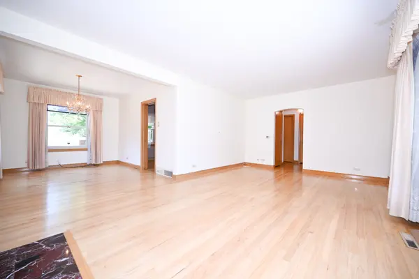 2250 Belleview AVE, Westchester, IL 60154
