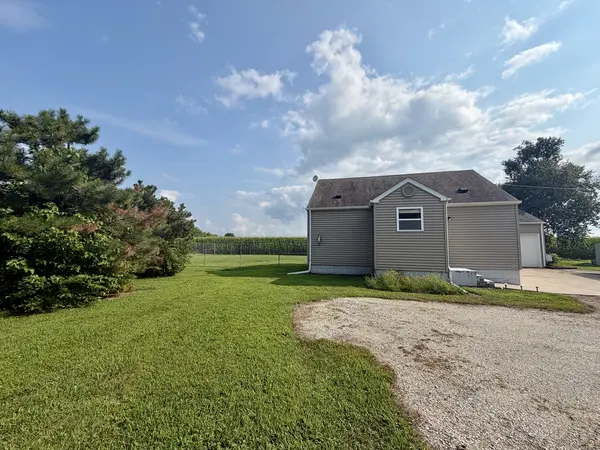 25103 Prophet RD, Rock Falls, IL 61071