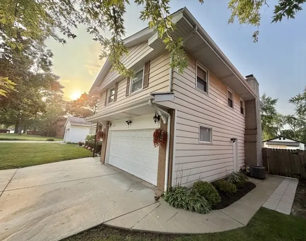 2724 Hyde Park AVE, Waukegan, IL 60085
