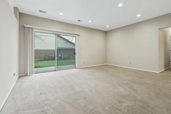1665 Commodore CT #7, Schaumburg, IL 60193