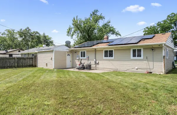 27 Cardinal LN, Carpentersville, IL 60110