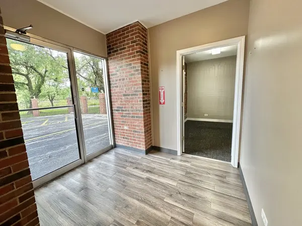 15717 Wolf RD, Orland Park, IL 60467