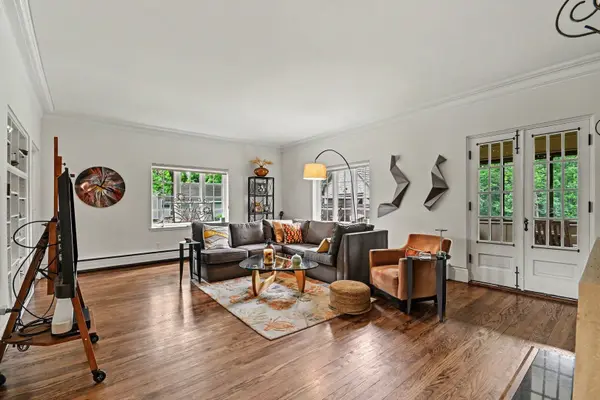 1 Kellogg LN, Crystal Lake, IL 60014