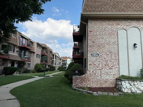 5303 N Delphia AVE #304, Chicago, IL 60656