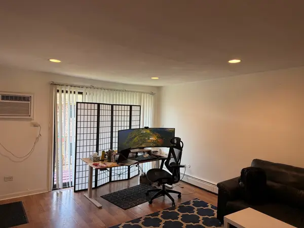 5303 N Delphia AVE #304, Chicago, IL 60656