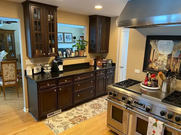 1073 W Elm ST, Palatine, IL 60067