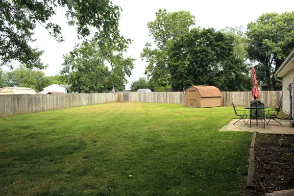 11 Bradley CT, Clinton, IL 61727