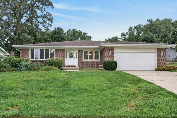 5006 W Oakwood DR, Mchenry, IL 60050