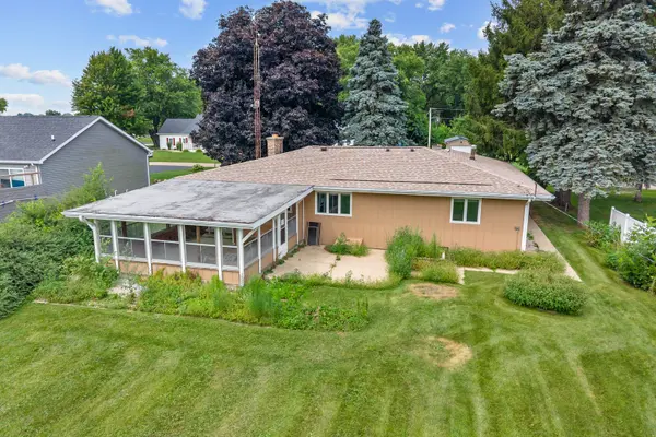 1007 Nancy RD, Lake Holiday, IL 60548