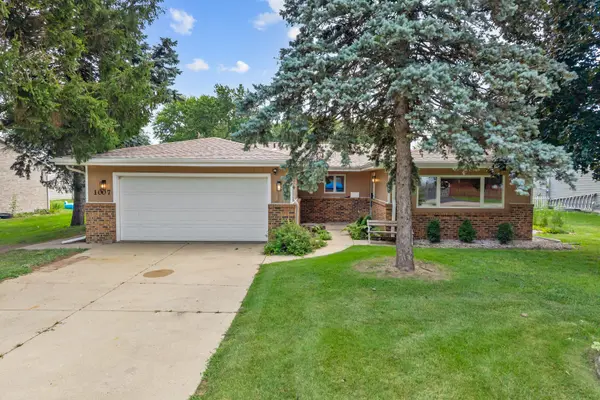 1007 Nancy RD, Lake Holiday, IL 60548