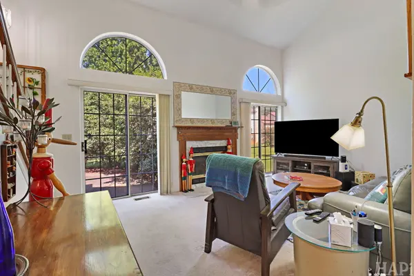 6190 Brookstone PL, Gurnee, IL 60031