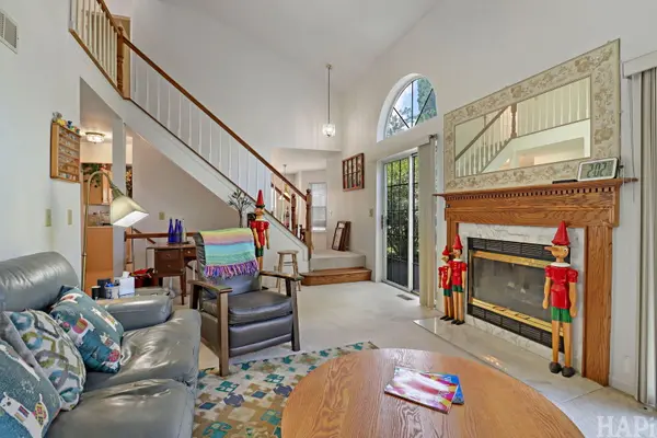 6190 Brookstone PL, Gurnee, IL 60031