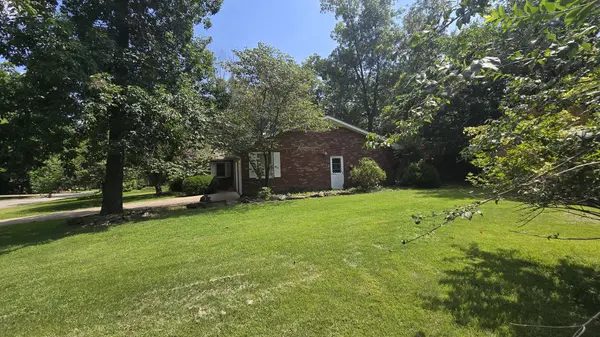 603 Country Club LN, Carterville, IL 62918