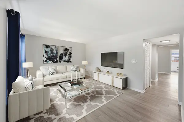 809 Bishop CT, Schaumburg, IL 60194