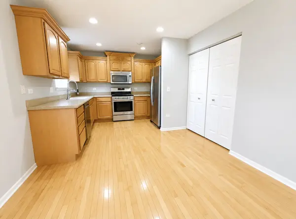 3131 SAGANASHKEE LN #3131, Naperville, IL 60564
