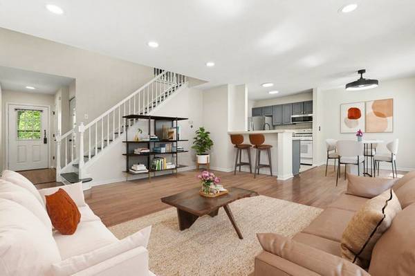 360 Golfview CT #360, Bloomingdale, IL 60108