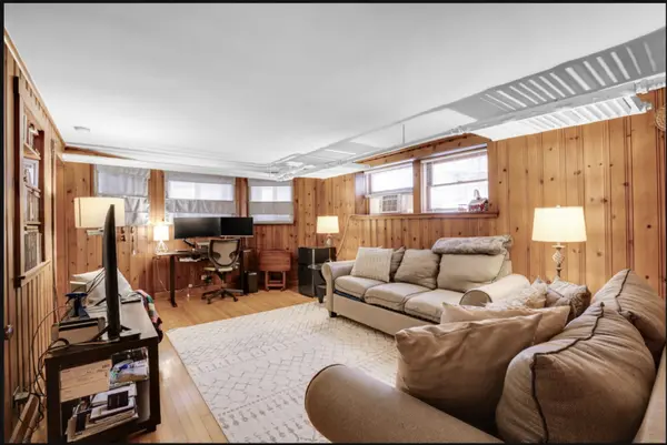109 S Maple AVE #GARDEN, Oak Park, IL 60302