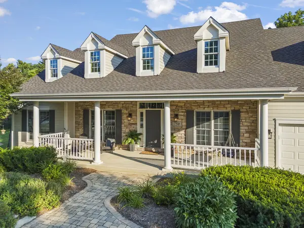 750 Fox Run DR, Geneva, IL 60134
