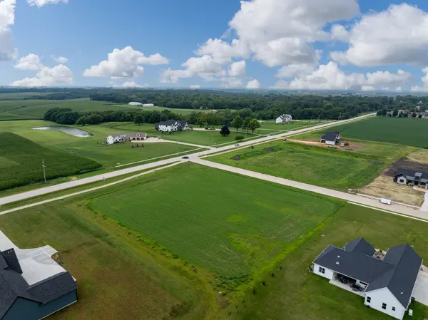 125 RUBY CT, Long Grove, IA 52756