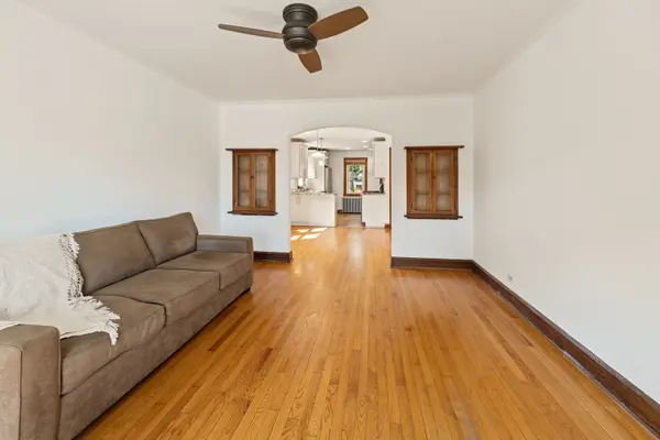 2850 W Chase AVE, Chicago, IL 60645