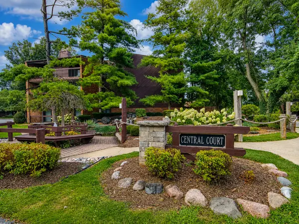 14501 Central CT #PH1, Oak Forest, IL 60452