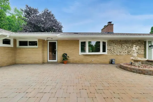 2940 Valley View RD, Gurnee, IL 60031