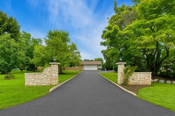 2940 Valley View RD, Gurnee, IL 60031