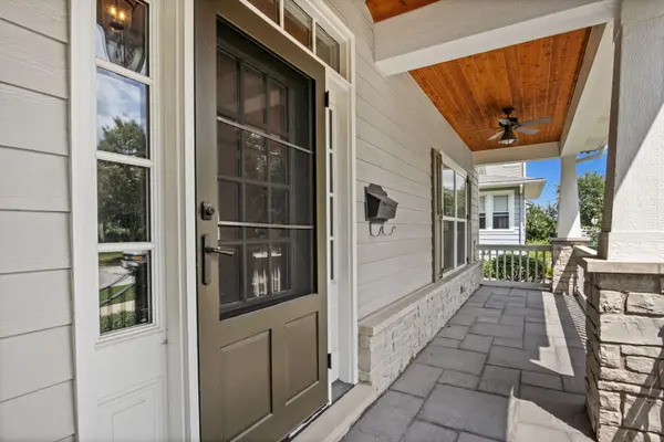 225 N Mill ST, Naperville, IL 60540