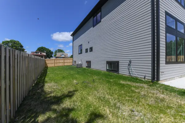 4333 Emerson AVE, Schiller Park, IL 60176