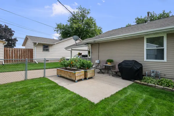 2412 Maplecrest RD, Bettendorf, IA 52722