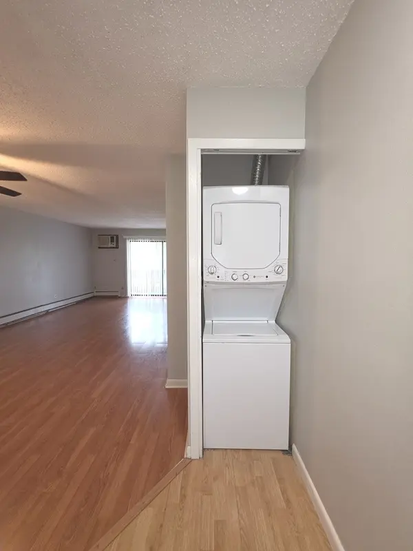 12 Parkside CT #10, Vernon Hills, IL 60061