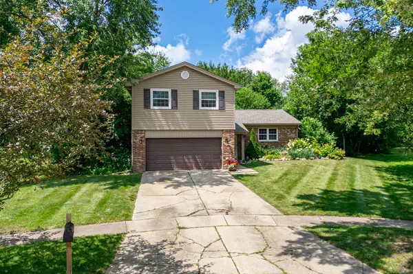 30W280 Holyoke CT, Warrenville, IL 60555