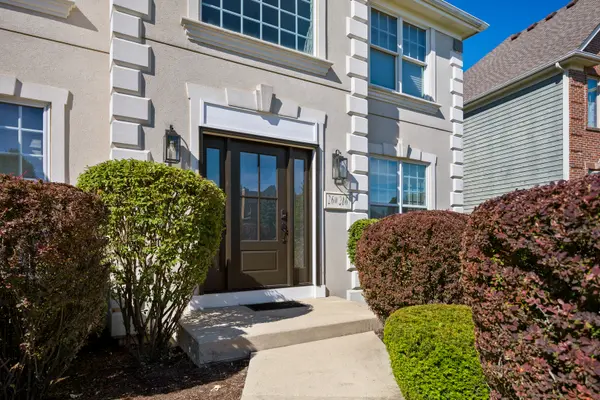 26W286 Pinehurst DR, Winfield, IL 60190