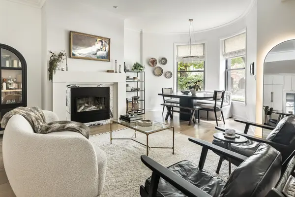 1510 N Dearborn Pkwy #102, Chicago, IL 60610
