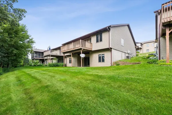 438 Apple Valley LN #438, Clinton, IA 52732