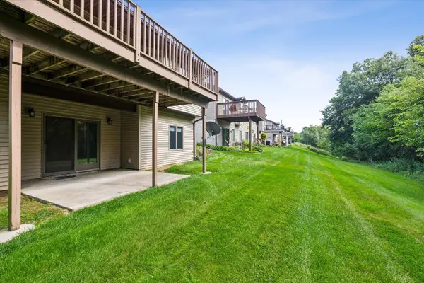 438 Apple Valley LN #438, Clinton, IA 52732