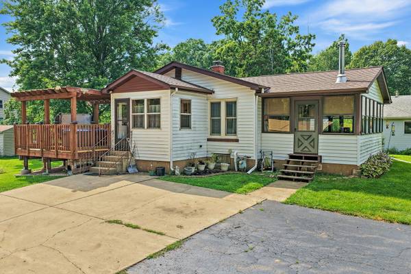 809 Washington ST, Woodstock, IL 60098