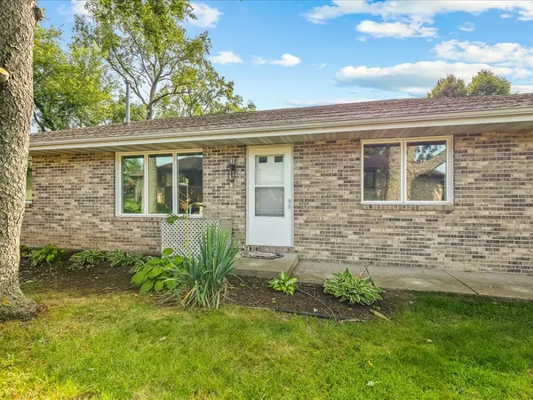 6616 Sandalwood Close, Rockford, IL 61108