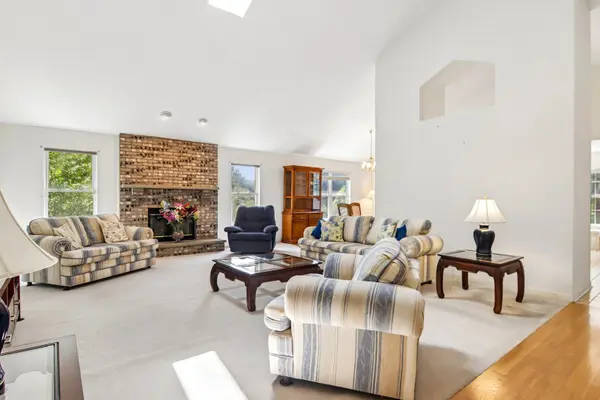4619 Cornerstone DR, Winthrop Harbor, IL 60096