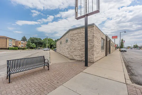 8057 N Milwaukee AVE, Niles, IL 60714