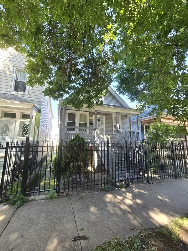 8622 S Escanaba AVE, Chicago, IL 60617