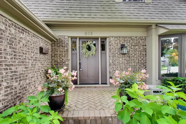 808 Dawes ST, Libertyville, IL 60048