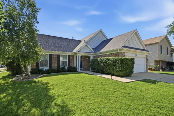 572 N Walnut LN, Schaumburg, IL 60194