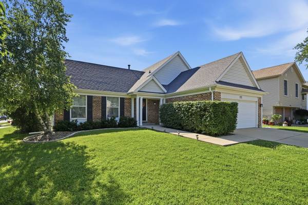 572 N Walnut LN, Schaumburg, IL 60194