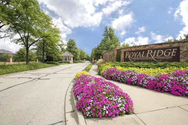 2269 Royal Ridge DR, Northbrook, IL 60062