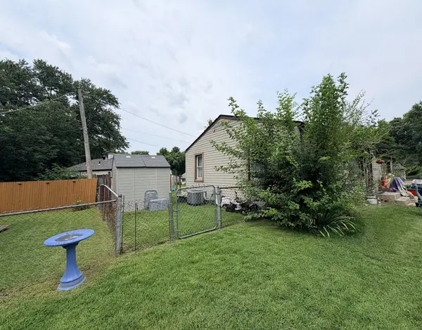 201 Lucinda DR, Fairview Heights, IL 62208
