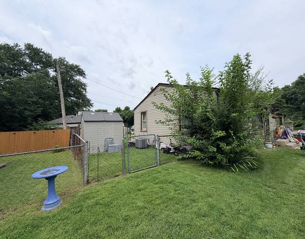 201 Lucinda DR, Fairview Heights, IL 62208
