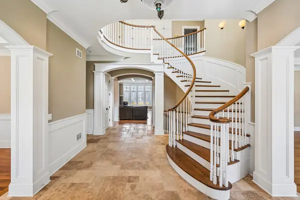 1300 ABINGTON CAMBS DR, Lake Forest, IL 60045