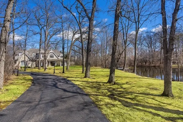 1300 ABINGTON CAMBS DR, Lake Forest, IL 60045
