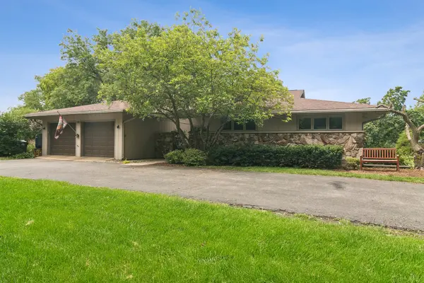 170 S ELA RD, Barrington, IL 60010